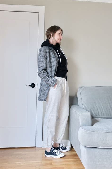 how to style oversized sweatpants